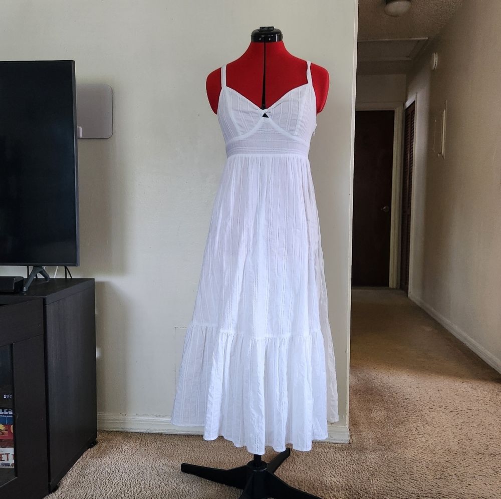 Elegant White Maxi Dress